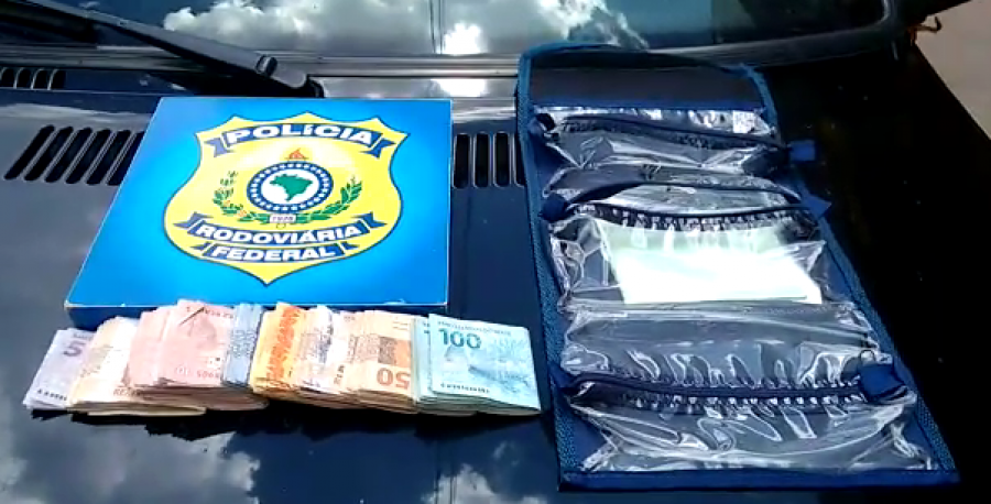 Imagem Ilustrando a Notícia: Polícia encontra R$ 5 mil em carro abandonado na BR-153