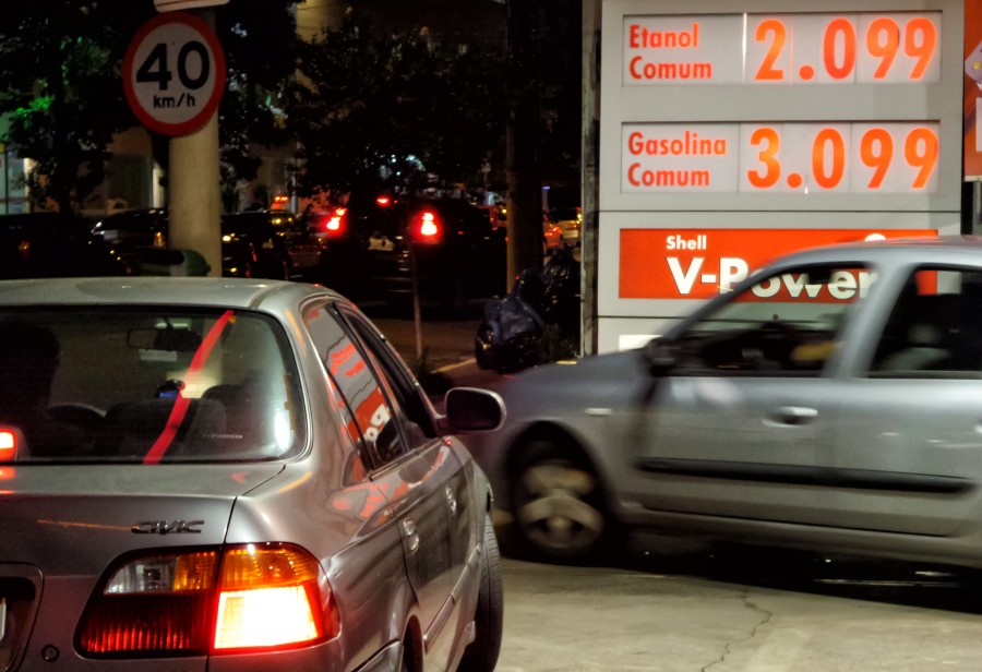 Imagem Ilustrando a Notícia: Consumo de gasolina deve cair no Brasil