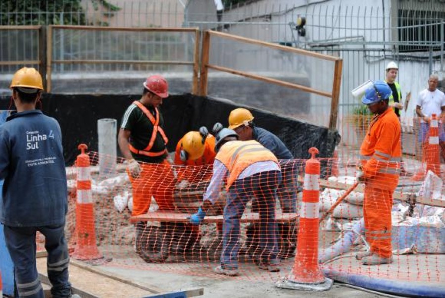 Imagem Ilustrando a Notícia: Construção civil tem queda no emprego e na atividade