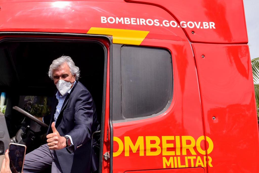 Imagem Ilustrando a Notícia: Governador Caiado entrega novas viaturas para a Polícia e Corpo de Bombeiros em Catalão