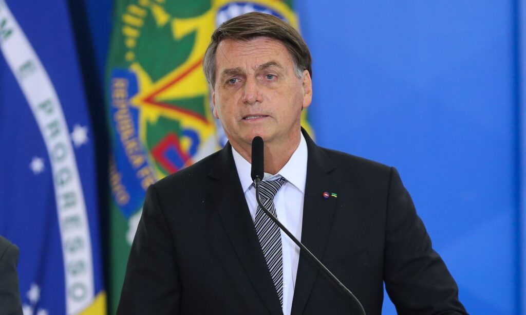 Imagem Ilustrando a Notícia: Para Bolsonaro, governadores estão usando o vírus para “subjulgar” a população