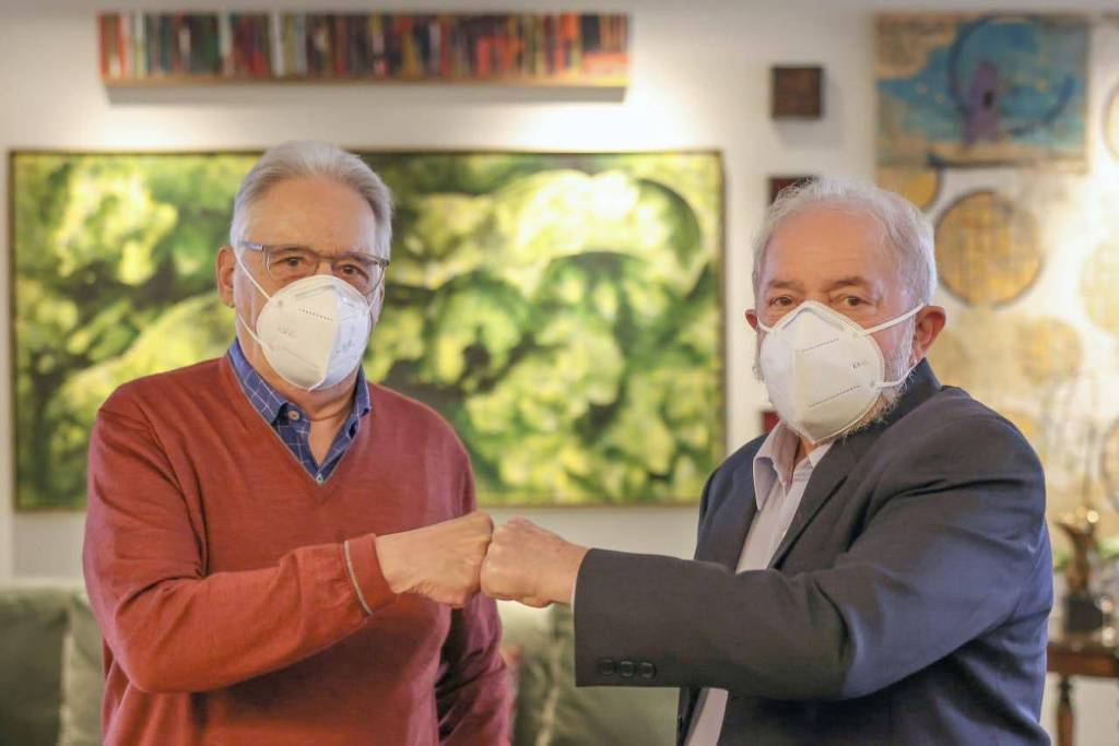 Imagem Ilustrando a Notícia: Após declarações amistosas entre si, Fernando Henrique Cardoso e Lula se reúnem em São Paulo
