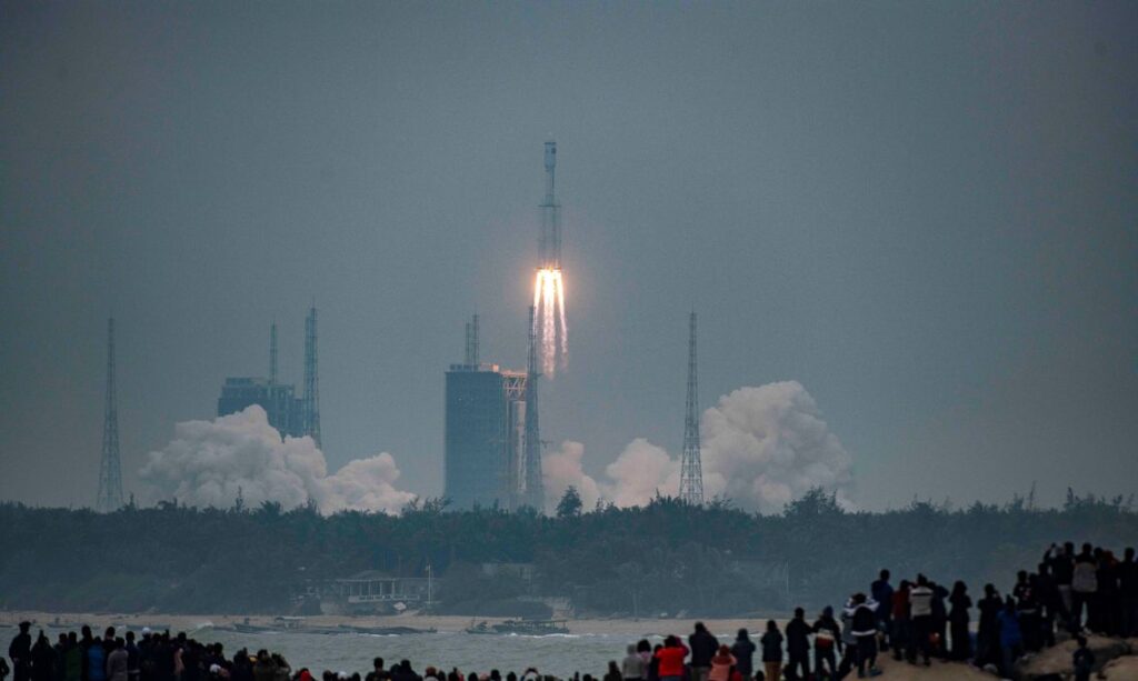 Imagem Ilustrando a Notícia: Destroços de 20 toneladas de foguete chinês cairão na Terra até este domingo (9)