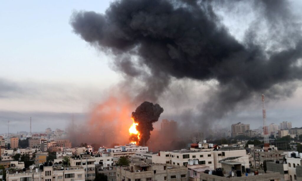 Imagem Ilustrando a Notícia: Exército de Israel inicia incursão por terra na Faixa de Gaza
