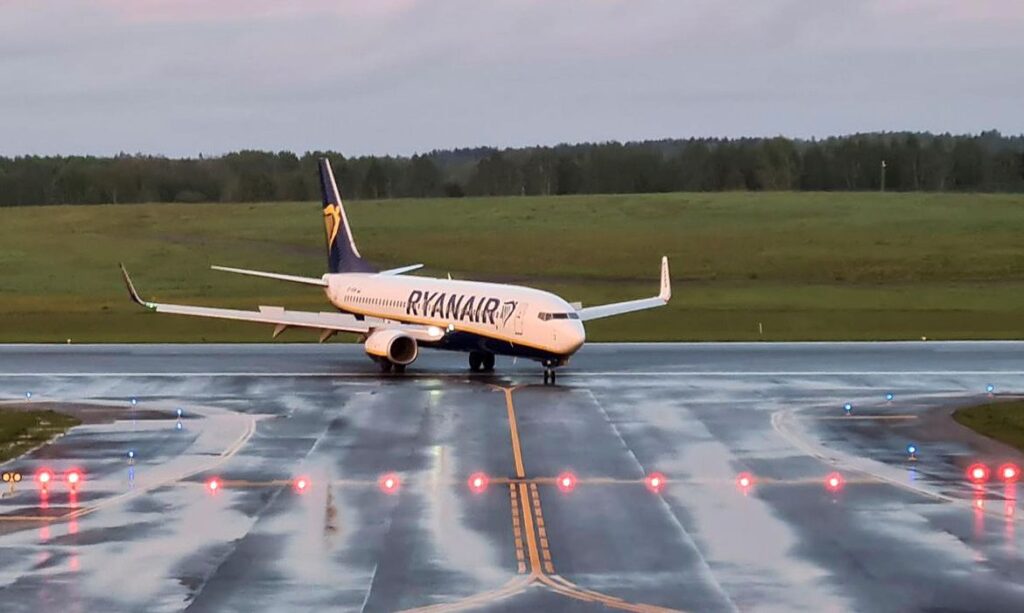 Imagem Ilustrando a Notícia: Pouso forçado de avião da Ryanair na Bielorrússia causa revolta