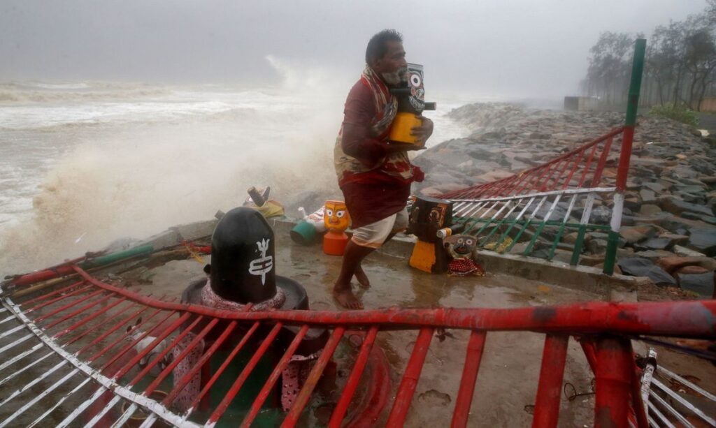 Imagem Ilustrando a Notícia: Índia: ciclone já causou duas mortes e danos em cerca de 20 mil casas