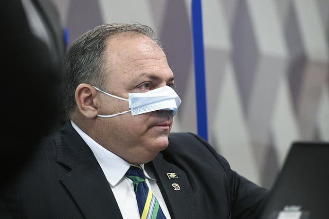 Imagem Ilustrando a Notícia: Pazuello diz que informou Bolsonaro sobre negociações com a Pfizer