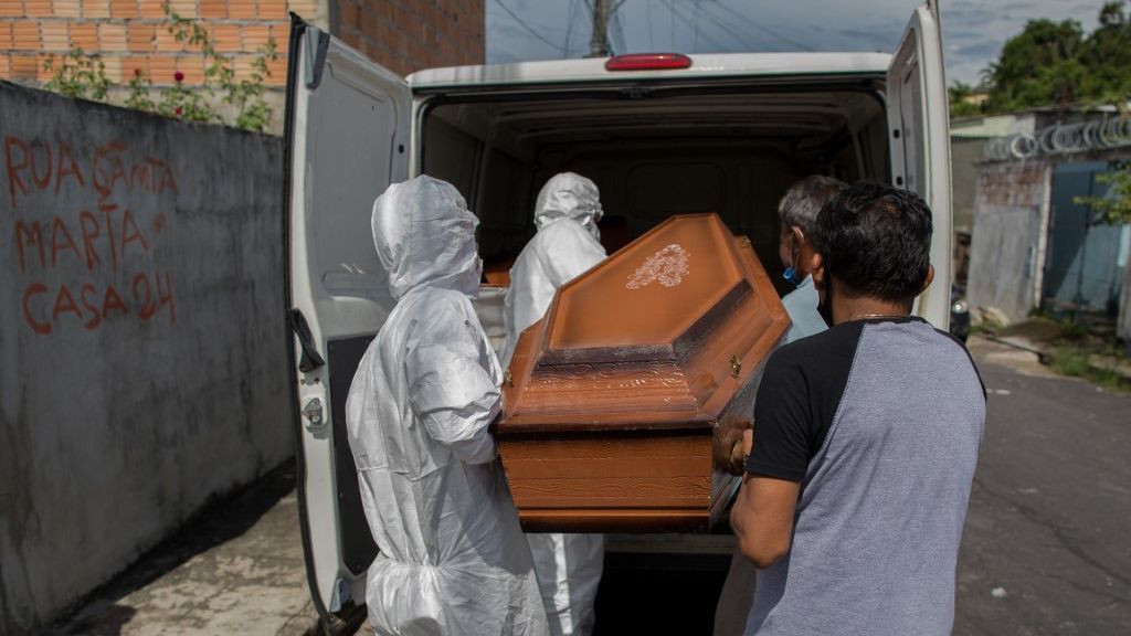 Imagem Ilustrando a Notícia: Brasil registra 830 mortes por Covid-19 e 27.783 casos em 24 horas