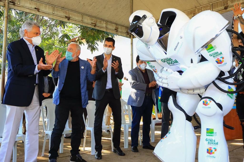 Imagem Ilustrando a Notícia: Em parceria com a Campus Party, Governo de Goiás inaugura dois laboratórios de robótica