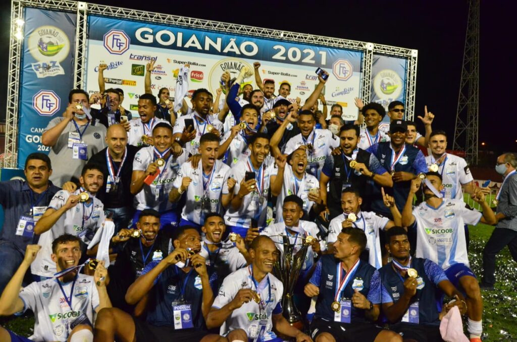 Imagem Ilustrando a Notícia: Nos pênaltis, Grêmio Anápolis bate o Vila Nova e conquista título inédito