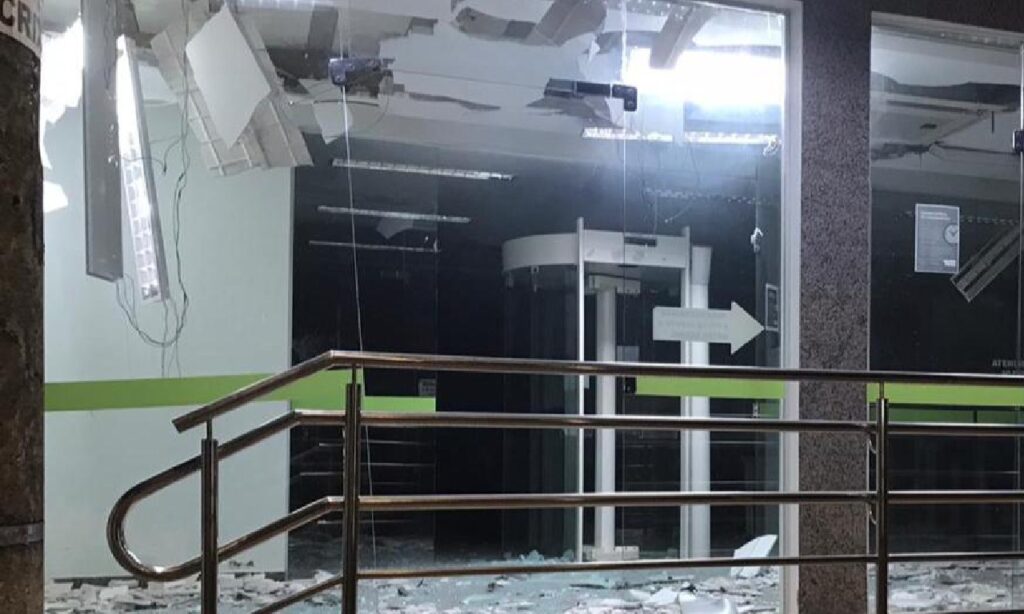 Imagem Ilustrando a Notícia: 12 pessoas são presas suspeitas de explodir bancos em Goiás