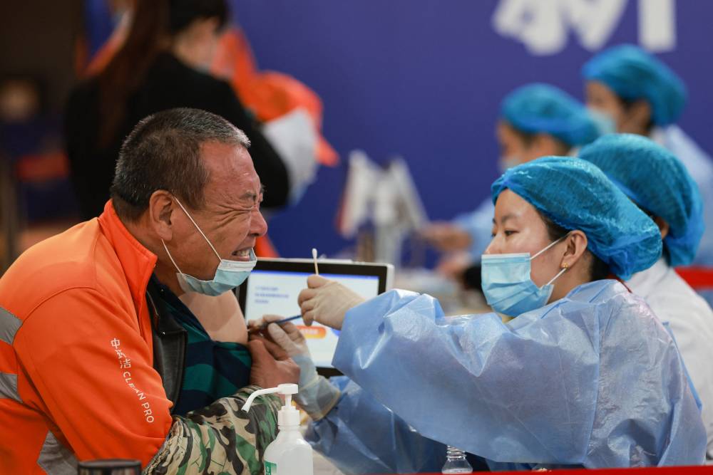 Imagem Ilustrando a Notícia: Média diária de pessoas vacinadas na China na última semana ultrapassa 14 milhões, diz pesquisa