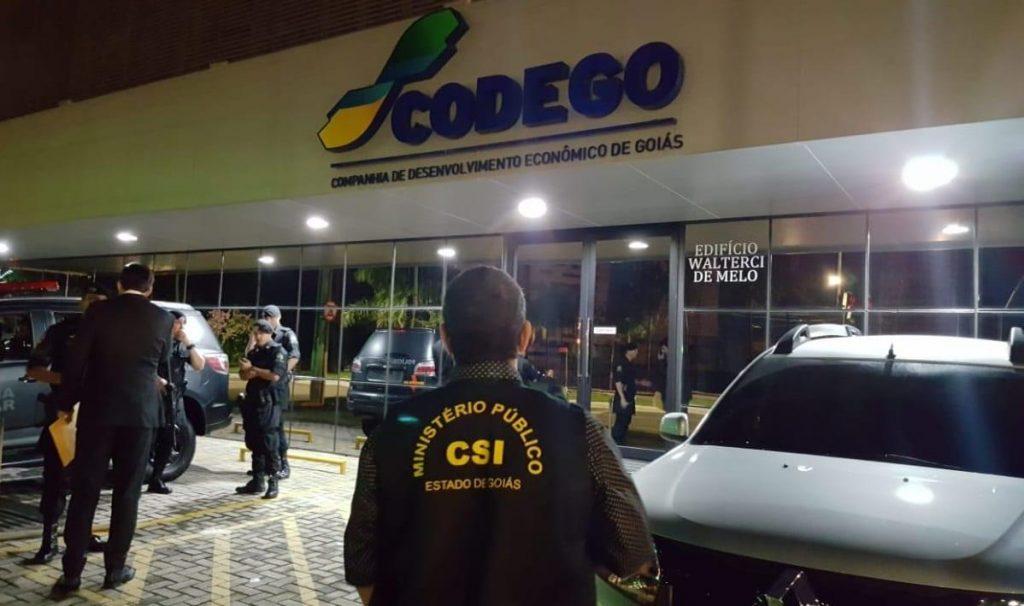 Imagem Ilustrando a Notícia: Ex-servidores são suspeitos de extorsão de mais de R$ 1 milhão em Goiás