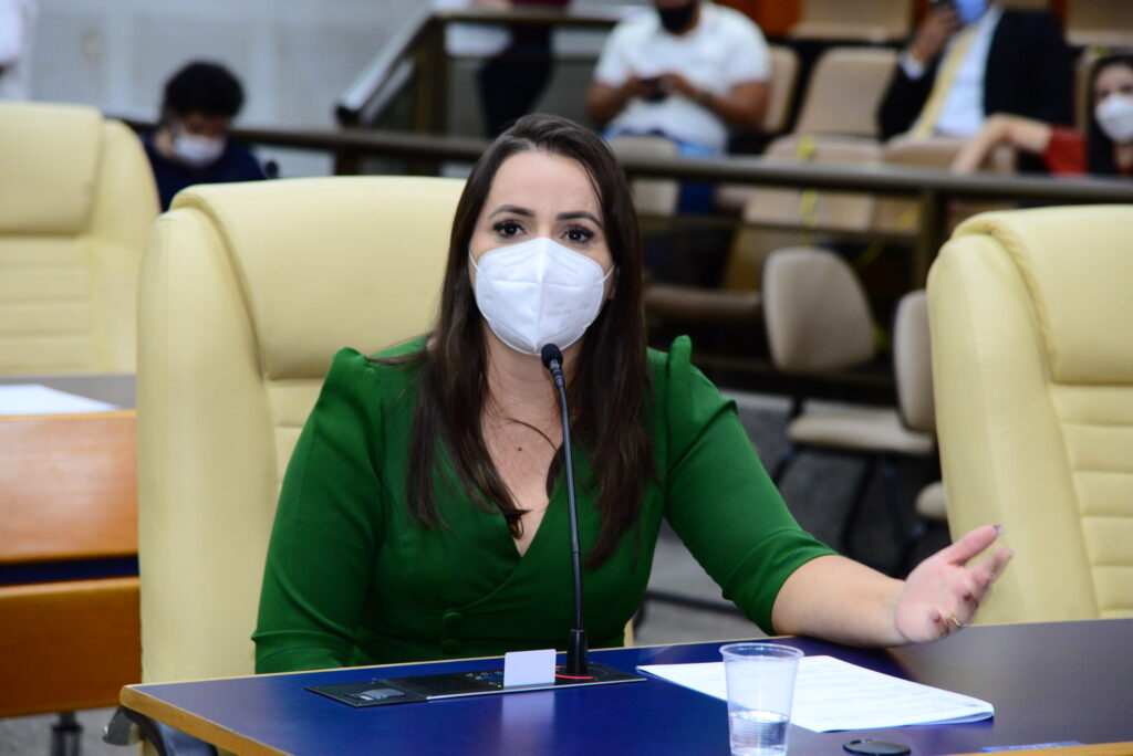 Imagem Ilustrando a Notícia: Câmara derruba veto do prefeito na lei de interprete de Libras durante parto
