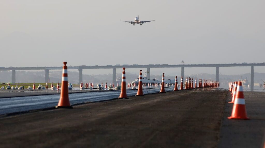 Imagem Ilustrando a Notícia: Prazo para solicitação de reembolso de passagens aéreas é prorrogado pelo Senado