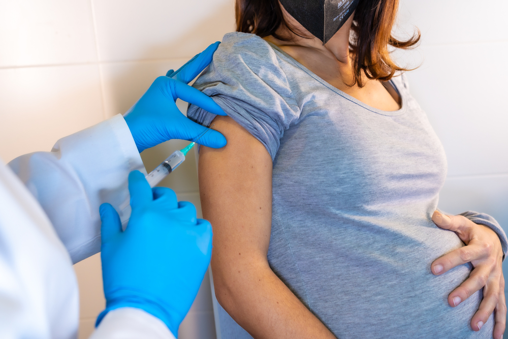 Imagem Ilustrando a Notícia: Grávidas não devem ser vacinas com a AstraZeneca, orienta Anvisa