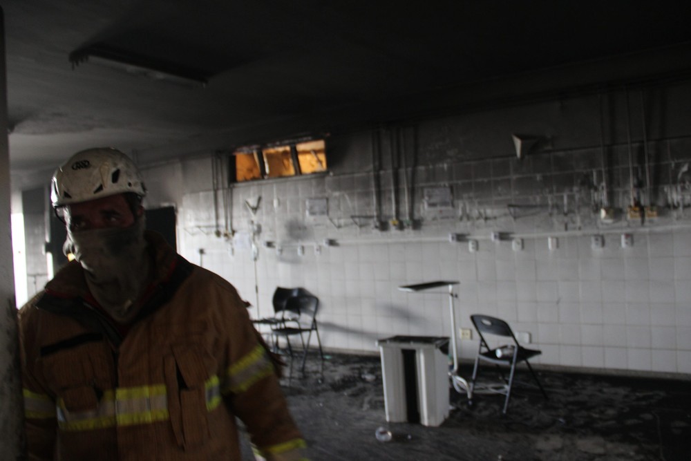 Imagem Ilustrando a Notícia: Incêndio atinge ala de covid-19 em hospital de Aracaju e deixa quatro mortos