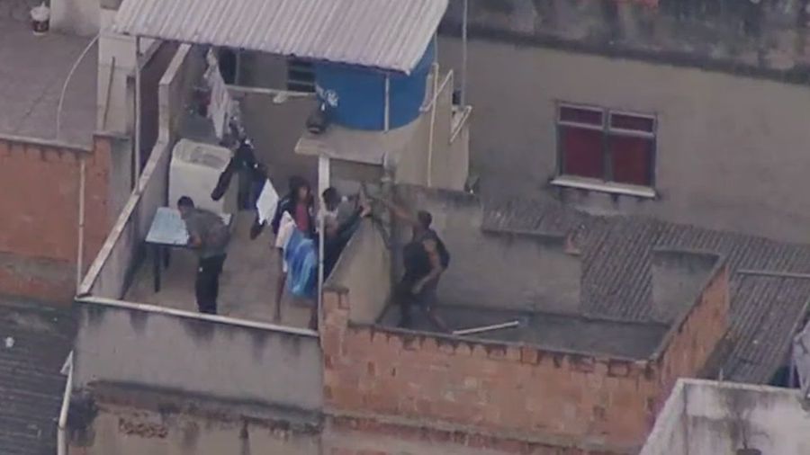 Imagem Ilustrando a Notícia: Operação policial no Jacarezinho deixa pelo menos 25 mortos