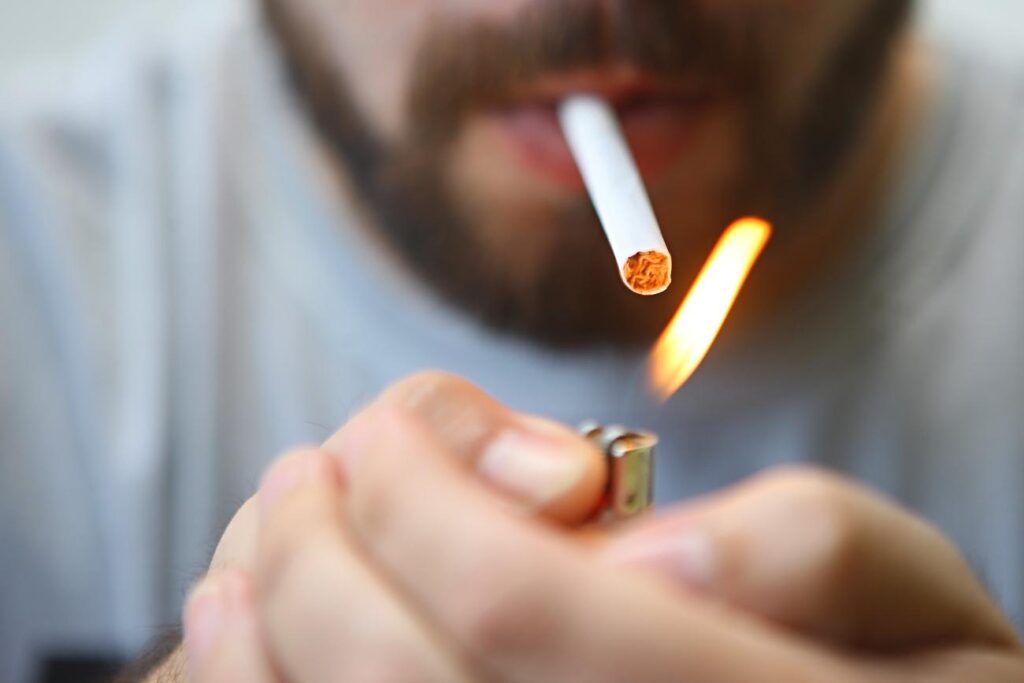 Imagem Ilustrando a Notícia: Consumo de cigarro aumenta na pandemia e preocupa especialistas