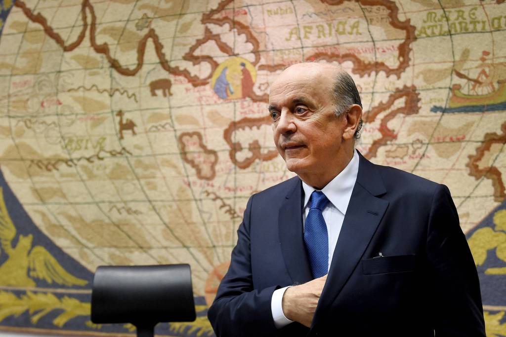 Imagem Ilustrando a Notícia: Senador e ex-ministro da Saúde José Serra é internado com Covid-19