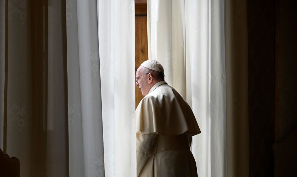 Imagem Ilustrando a Notícia: Papa revisa lei da igreja e amplia regras contra abuso sexual