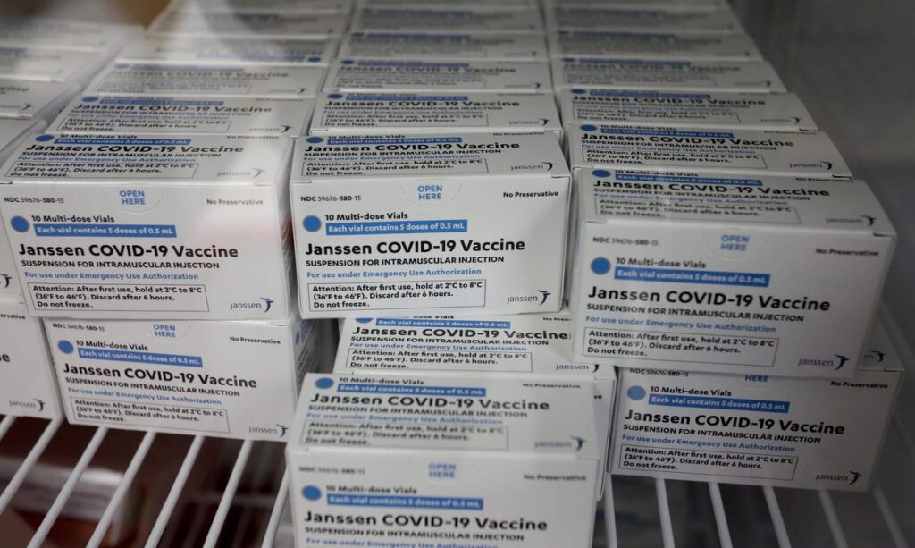 Imagem Ilustrando a Notícia: Brasil recebe novo lote com 300 mil doses da vacina da Janssen