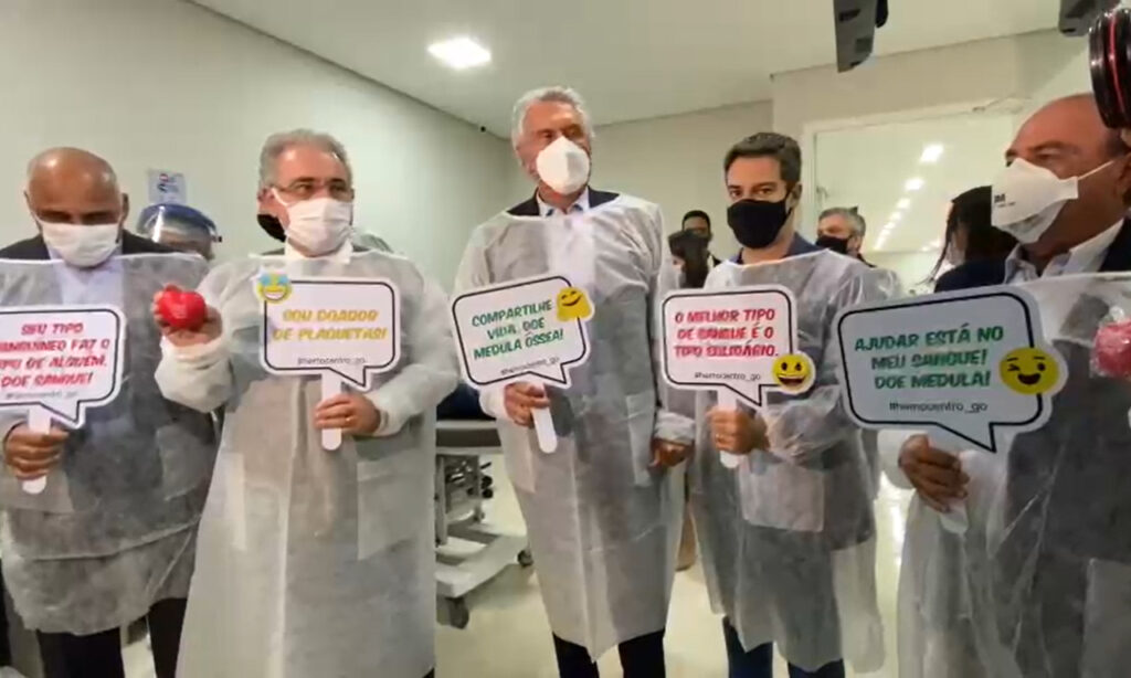 Imagem Ilustrando a Notícia: Com ministro da Saúde em Goiânia, autoridades locais pedem por mais vacinas contra Covid