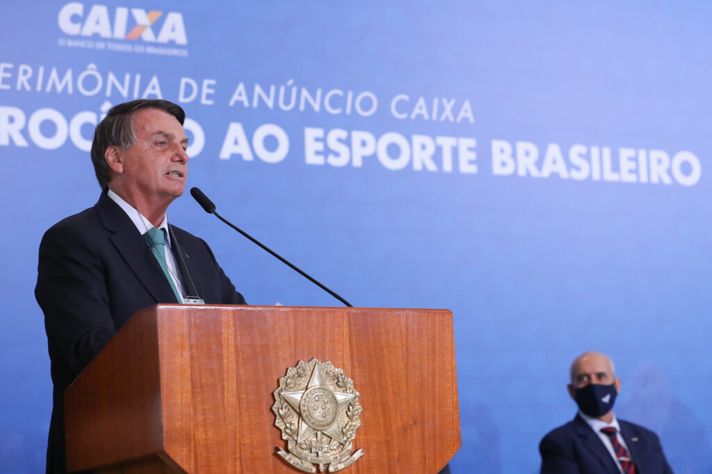 Imagem Ilustrando a Notícia: Bolsonaro deve recuar no embarque ao Patriotas e voltar a negociar com outras legendas, incluindo PSL