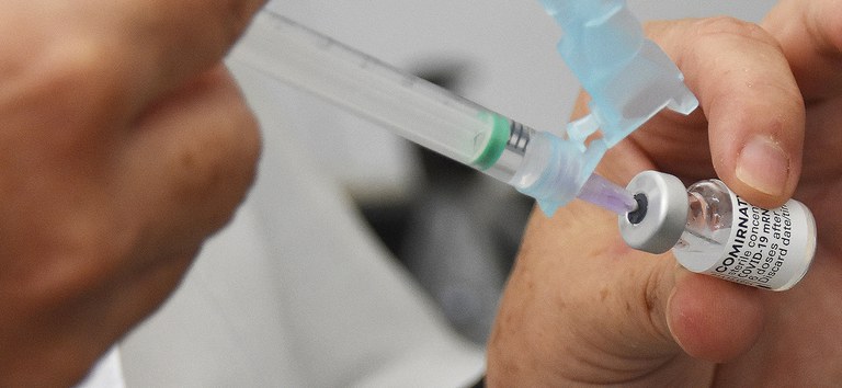 Imagem Ilustrando a Notícia: Brasil chega, nos próximos dias, a marca de 100 mi de doses de vacina distribuídas