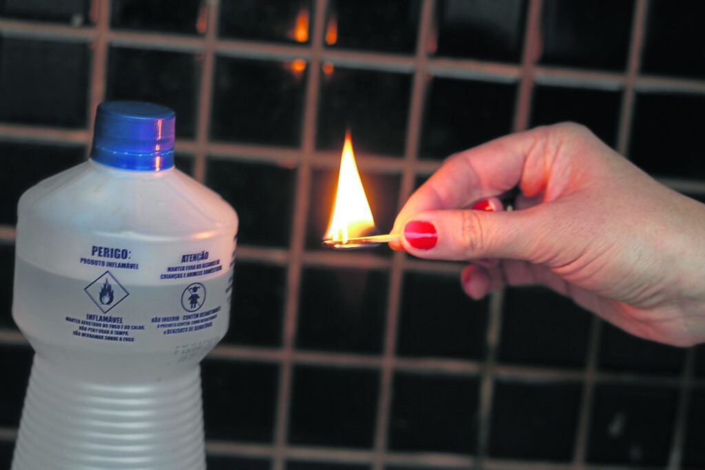 Imagem Ilustrando a Notícia: Álcool é tema de campanha contra queimaduras durante o Junho Laranja