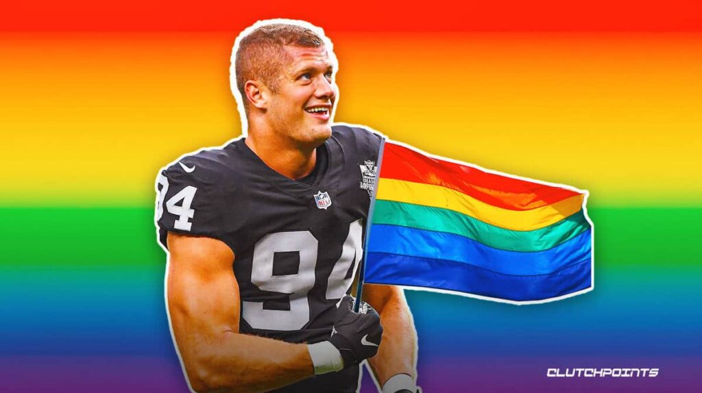 Imagem Ilustrando a Notícia: Jogador dos Raiders se assume gay e é primeiro LGBTQIA+ a jogar na NFL