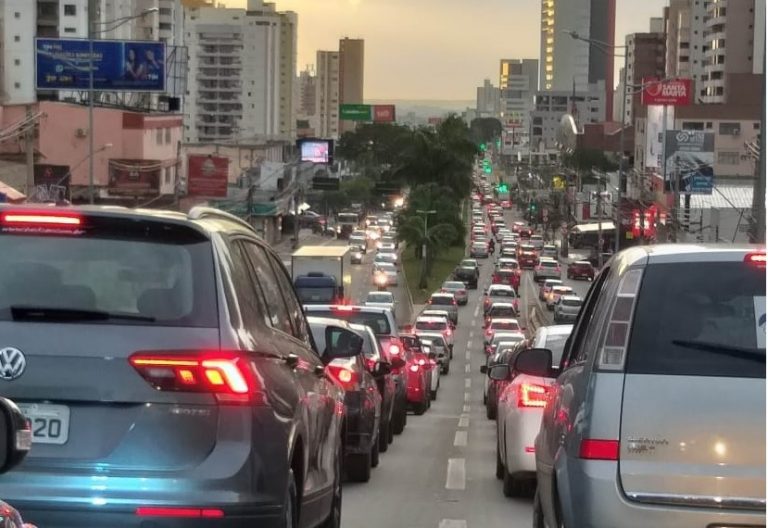 Imagem Ilustrando a Notícia: Falta gestão de tráfego nos horários de pico na Capital
