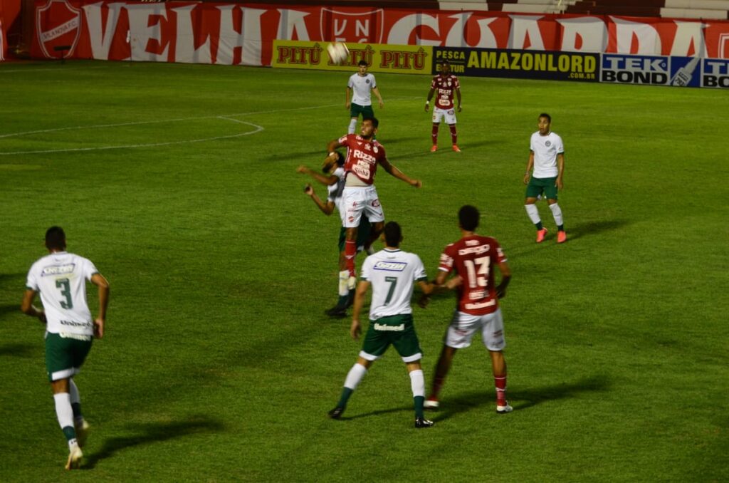 Imagem Ilustrando a Notícia: No primeiro clássico da Série B, Vila Nova e Goiás empatam sem gols