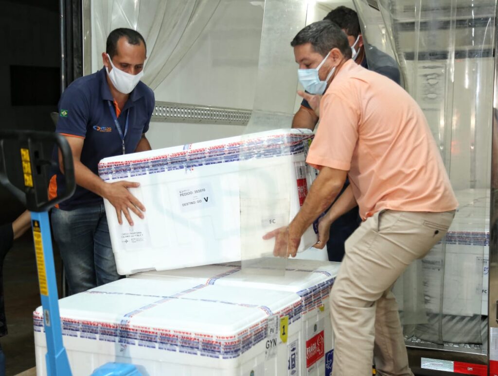 Imagem Ilustrando a Notícia: Goiás recebe 194.750 vacinas da AstraZeneca nesta quarta (02)