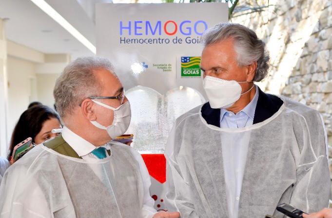 Imagem Ilustrando a Notícia: Em Goiânia, ministro da Saúde diz que Brasil já tem vacinas suficientes para imunizar todos