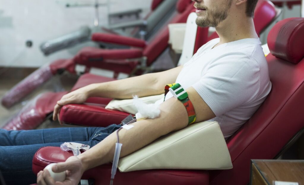Imagem Ilustrando a Notícia: Hemocentro convida comunidade LGBTQIA+ para doar sangue no dia do orgulho