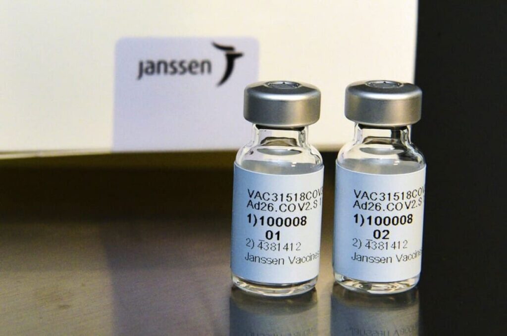 Imagem Ilustrando a Notícia: Governo Federal anuncia a chegada de 1,5 milhões da vacina Janssen nesta terça (22)