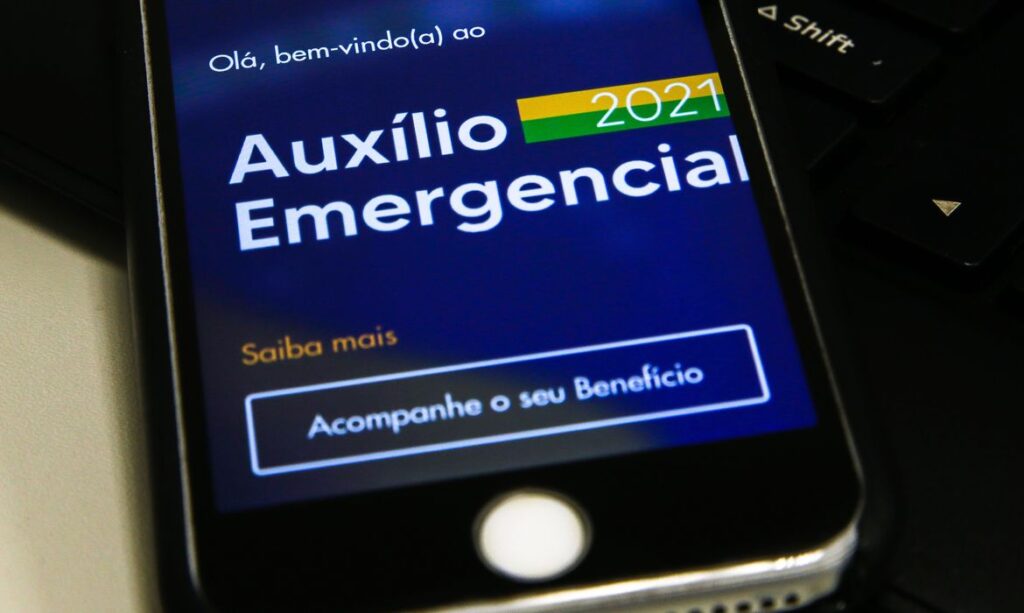 Imagem Ilustrando a Notícia: Caixa pode antecipar o pagamento da 4ª parcela do auxílio emergencial