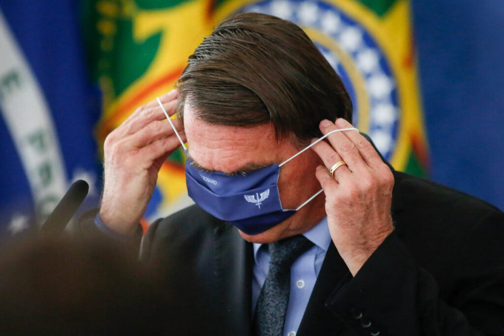 Imagem Ilustrando a Notícia: “Não tenho como saber o que acontece nos ministérios”, diz Bolsonaro após suspeitas da Covaxin