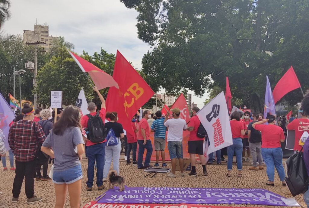 Imagem Ilustrando a Notícia: Pedindo por vacina, ato contra Bolsonaro acontece em Goiânia e outras 400 cidades