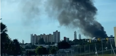 Imagem Ilustrando a Notícia: Incêndio no patio da Enel é visto por diversos bairros de Goiânia