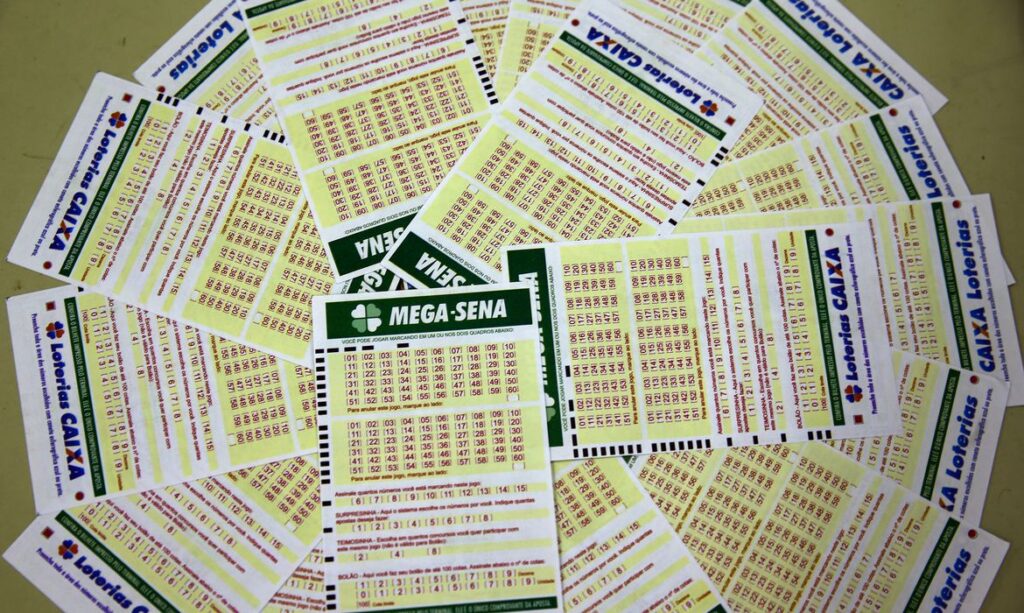 Imagem Ilustrando a Notícia: Mega-Sena: um apostador ganha o prêmio de  R$ 7 milhões