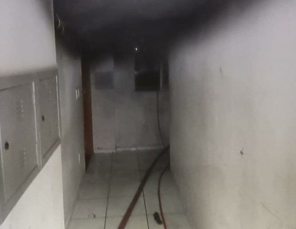 Imagem Ilustrando a Notícia: Bombeiros combatem incêndio em apartamento, em Caldas Novas