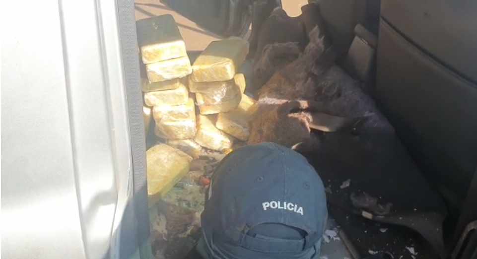 Imagem Ilustrando a Notícia: Em ação conjunta, PRF prende em Jataí carregamento com mais de R$ 6 mi em cocaína