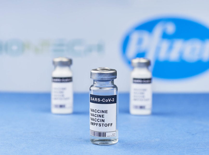Imagem Ilustrando a Notícia: Governo federal recusou vacina da Pfizer por metade do preço pago por EUA e União Europeia