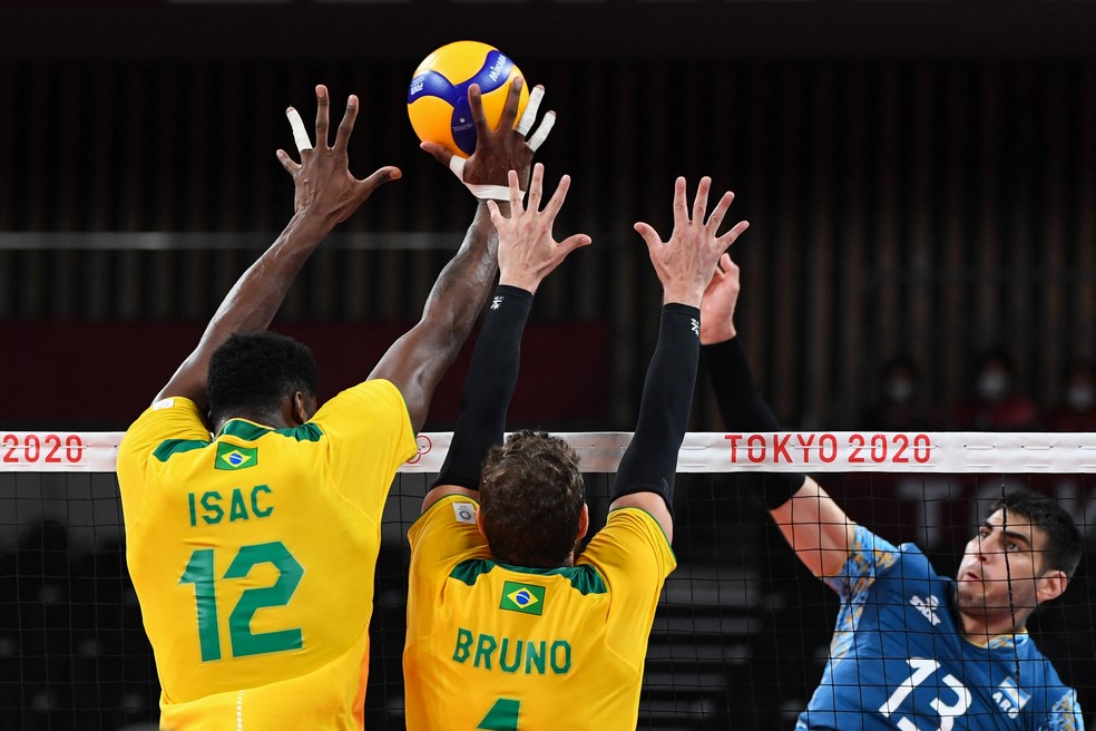 Imagem Ilustrando a Notícia: No vôlei masculino, Brasil vence Argentina com uma virada épica nas Olimpíadas