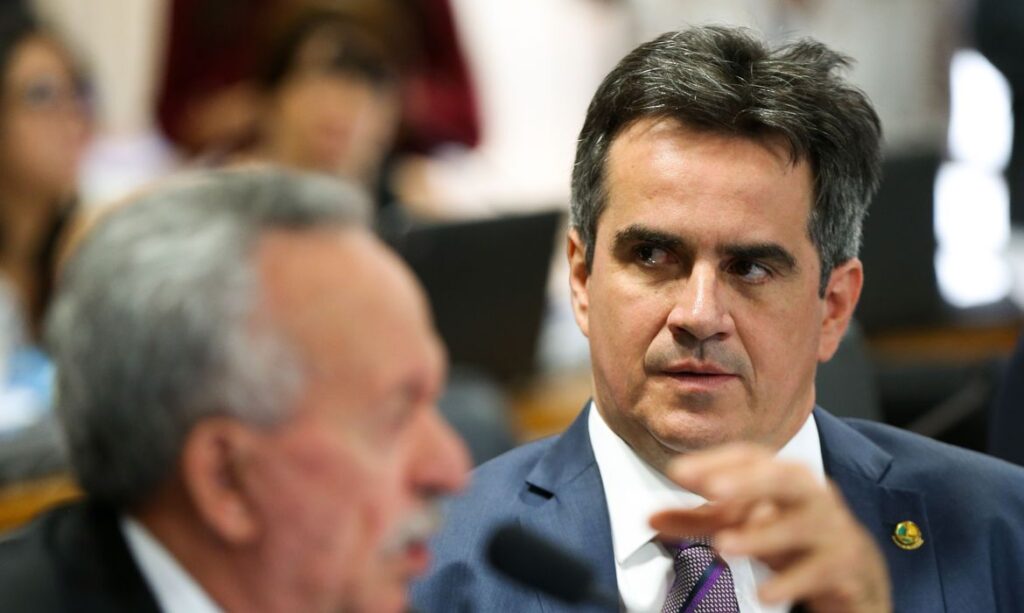 Imagem Ilustrando a Notícia: O senador Ciro Nogueira (PP) aceita o convite de Bolsonaro para assumir a Casa Civil