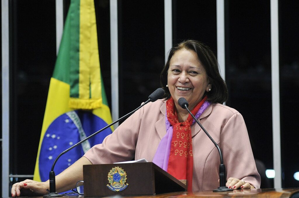 Imagem Ilustrando a Notícia: Primeira governadora LGBT+ do Brasil, Fátima Bezerra celebra declaração de Eduardo Leite