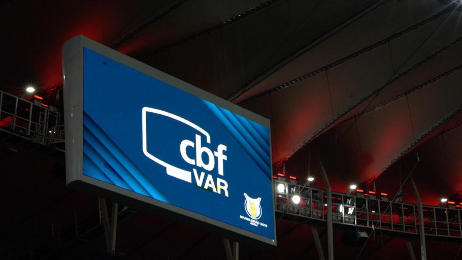 Imagem Ilustrando a Notícia: CBF implanta VAR nas Séries B, C e D do Campeonato Brasileiro
