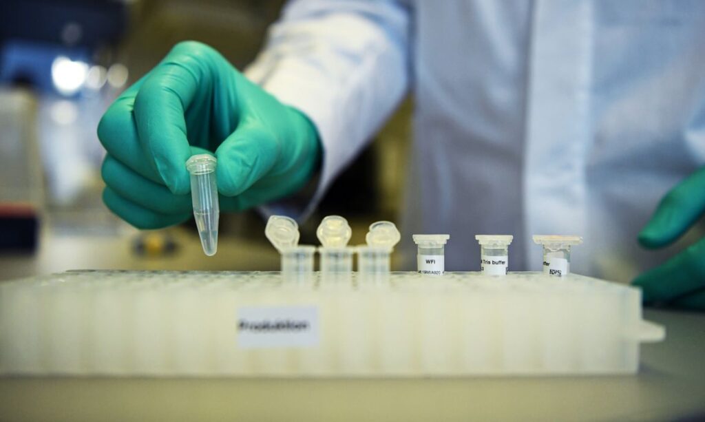 Imagem Ilustrando a Notícia: Anvisa libera testes clínicos para duas novas vacinas contra Covid-19